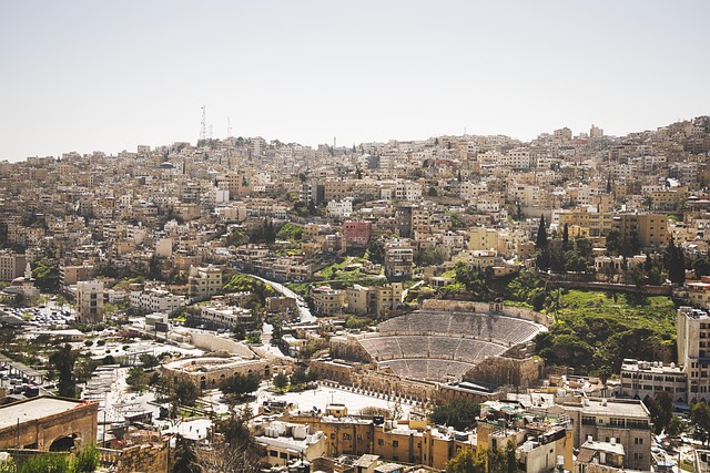 Amman: Where Ancient Stones Whisper to Modern Skyscrapers 🏛️