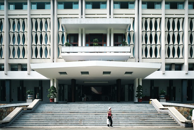Saigon Unveiled: A Vibrant Tapestry of French Colonial Charm and Modern Energy 🇻🇳
