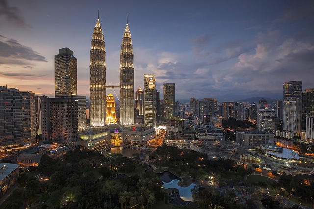 Kuala Lumpur: Where Towering Skyscrapers Meet Vibrant Cultural Harmony 🌆