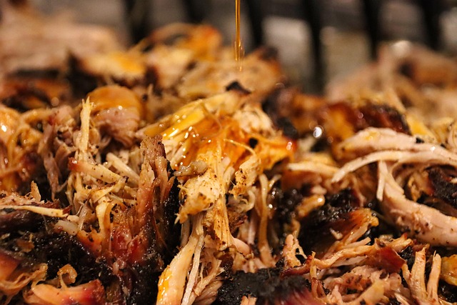 美式烧烤经典：慢炖pulled pork，口感丰富软嫩，浓郁肉汁飘香🍖