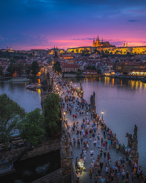Praga: Puentes medievales y cerveza, un viaje por la historia bohemia 🍺