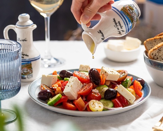 Vibrant Greek Salad: A Mediterranean Feast of Crisp Flavors and Sunshine 🥗